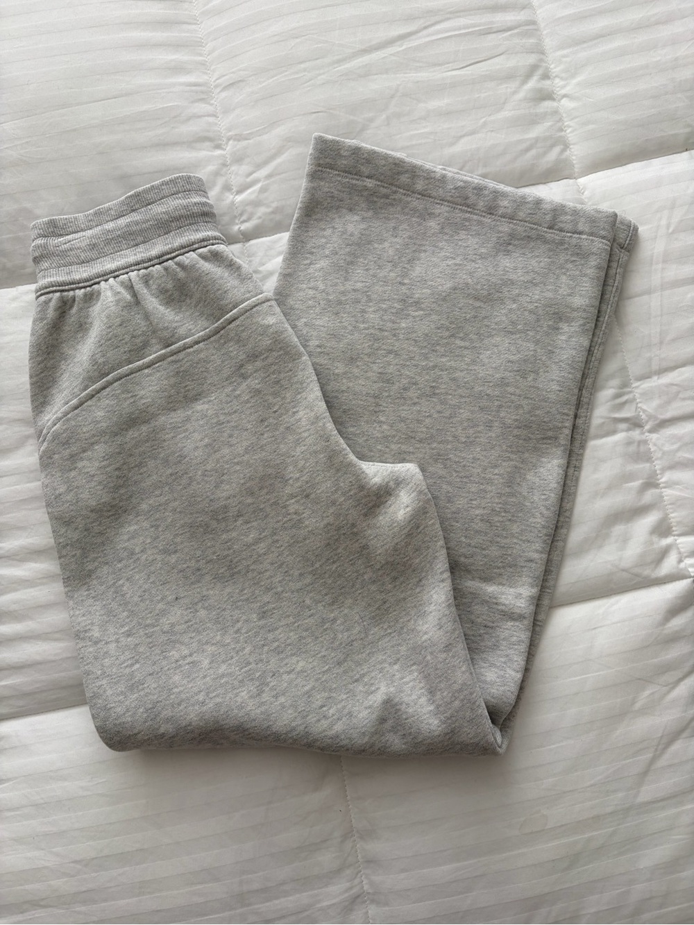 Lululemon Scuba Mid-Rise Wide-Leg Pant